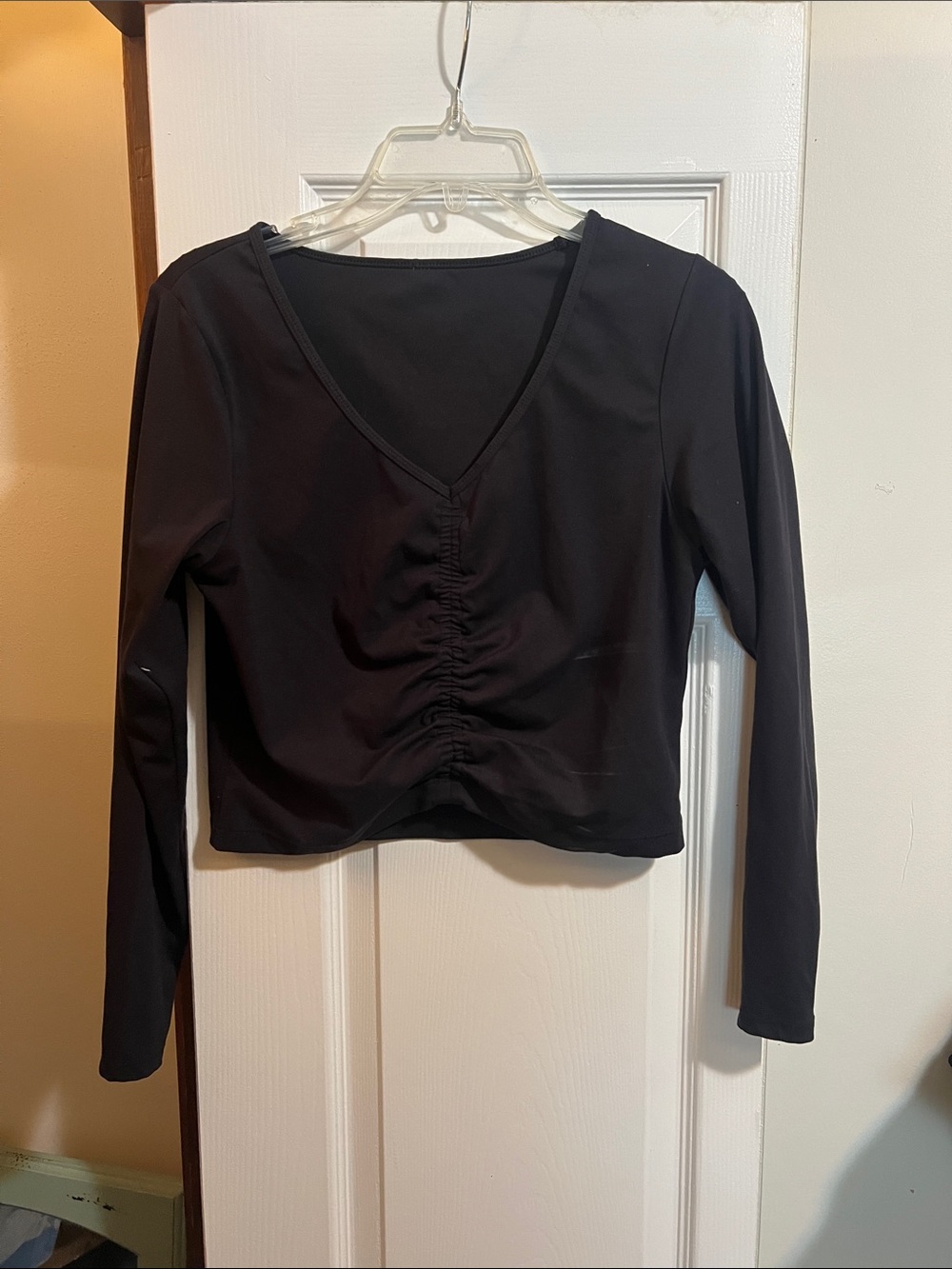 all in motion Black V-Neck Ruched Long Sleeve Crop Top